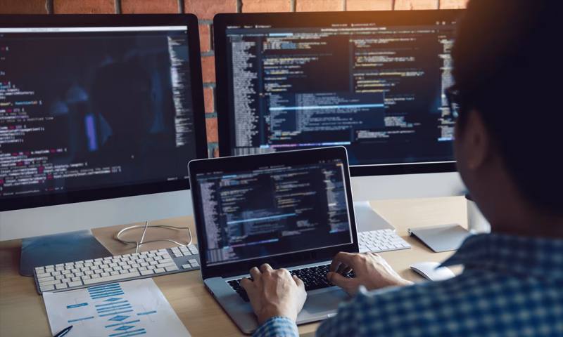 数据科学选型：R与Python如何赋能宝塔区网站建设？